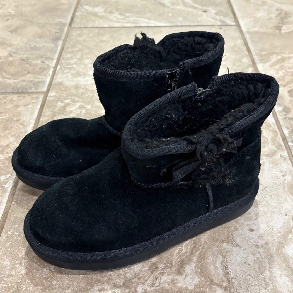Koolaburra by UGG Victoria Black Suede Bow Short Boots Kids 13 1117810